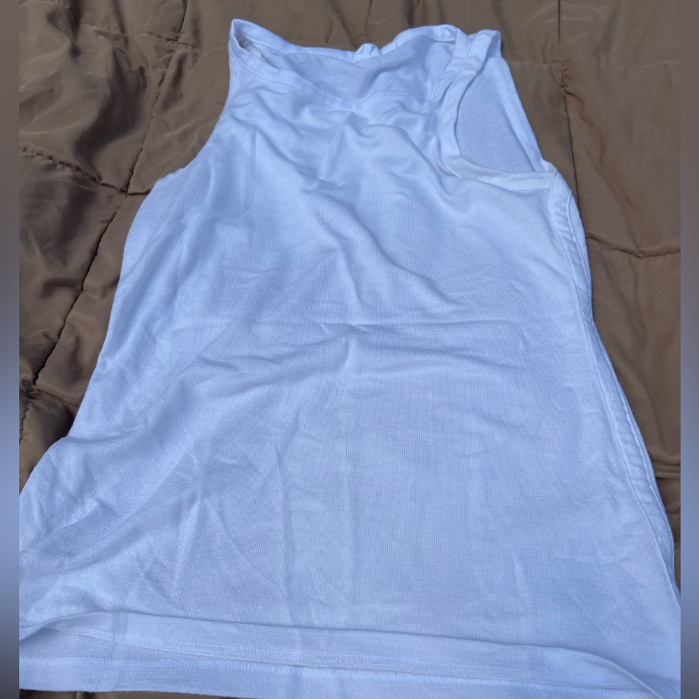 Gap Women’s White Sleeveless top